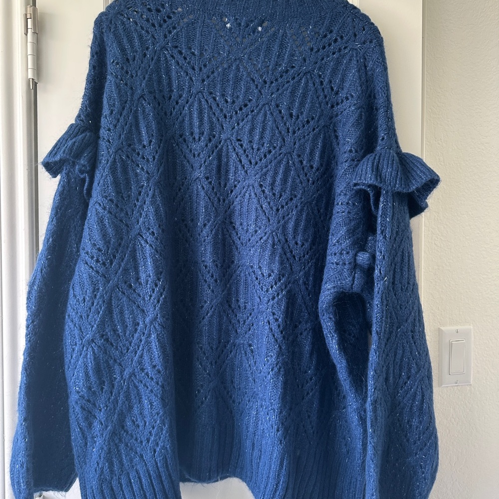 ✨NEW✨ Old Navy Women's Blue Crew Neck Sweater with Open Weave and Ruffle Detail - Picture 7 of 9